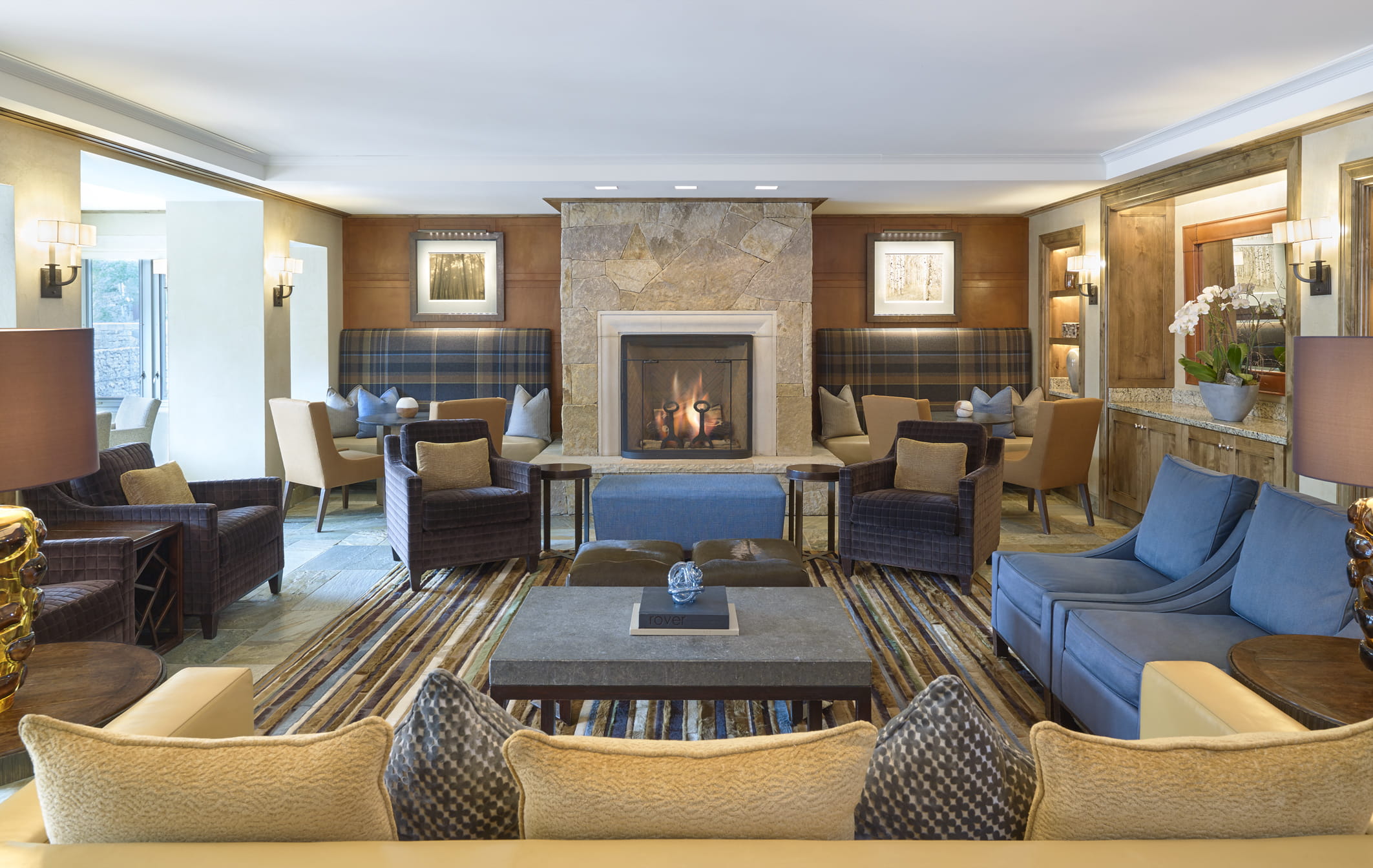 Hotel "living room"