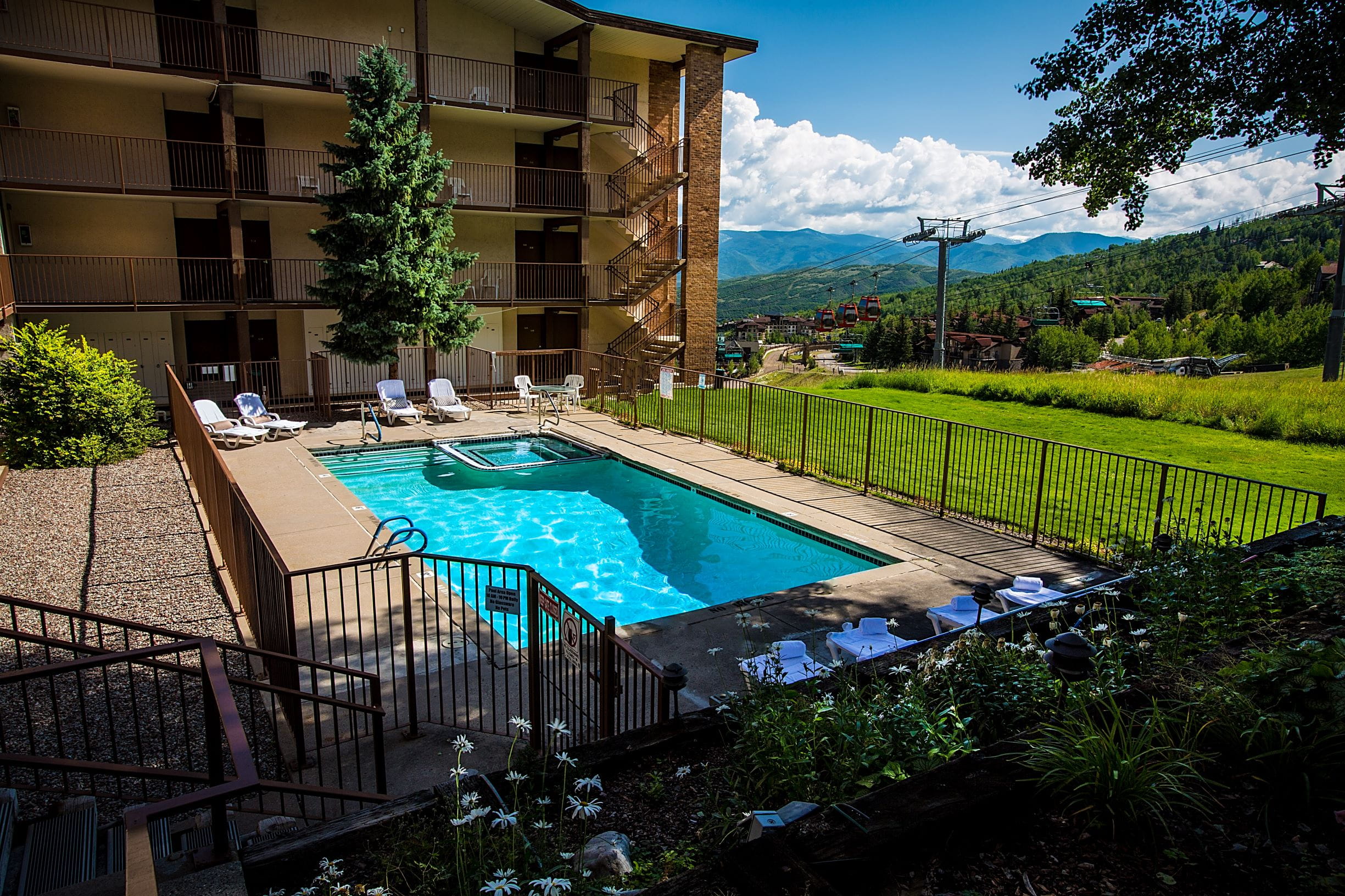 Outdoor Heated Pool and Hotub